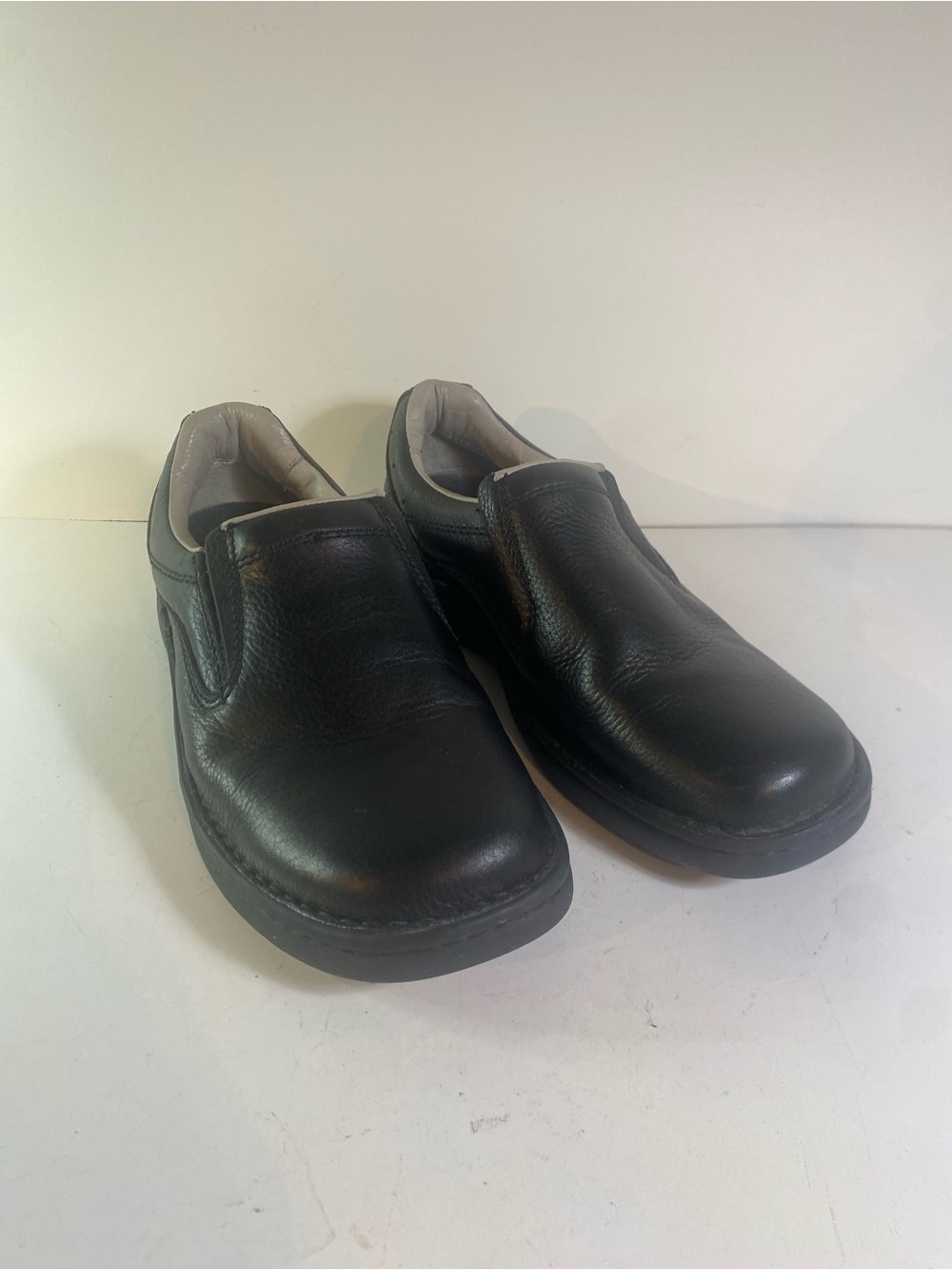 Red Head Black Leather Slip-On Shoes Size 10M